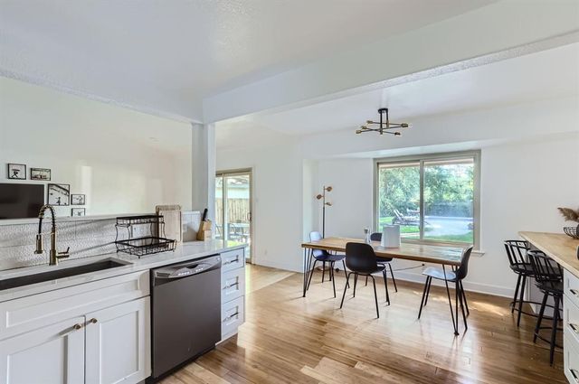 9513 Braeburn GLN, Austin, TX 78729
