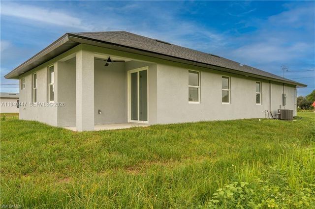 2045 Carver Ave, Fort Myers, FL 33916