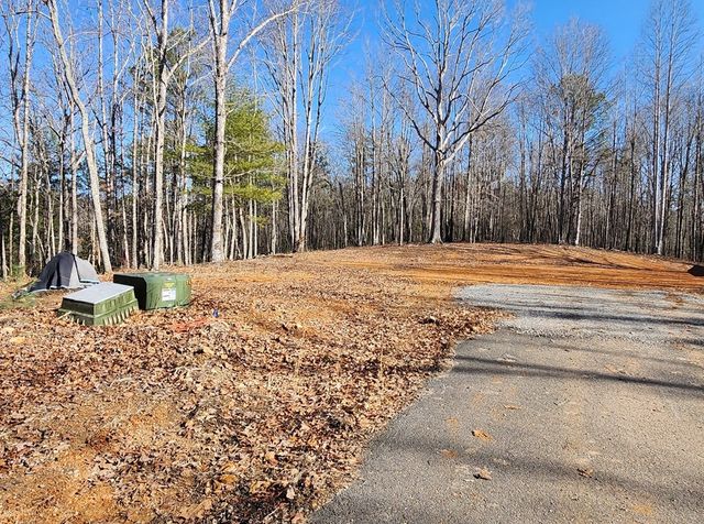 12 Daisy Drive, Brasstown, NC 28902