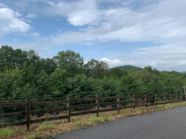 12 Daisy Drive, Brasstown, NC 28902