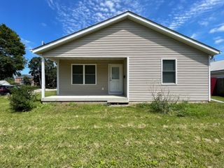 924 8th Avenue, Rochelle, IL 61068