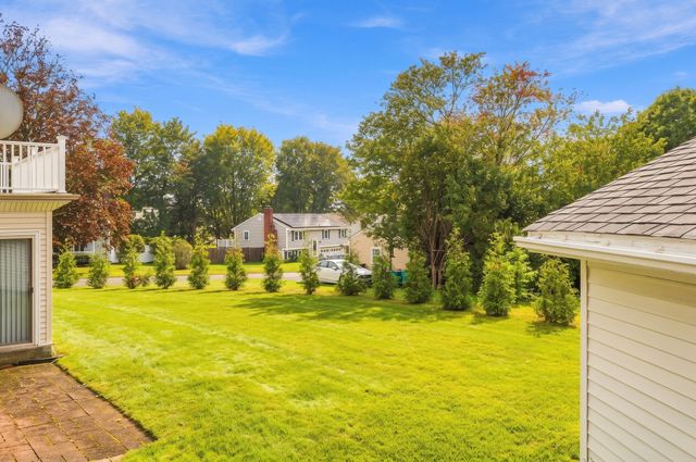 131 Valley Rd, Somerset, MA 02726