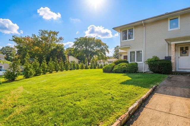 131 Valley Rd, Somerset, MA 02726
