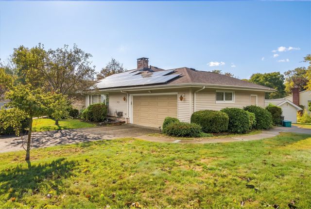 131 Valley Rd, Somerset, MA 02726