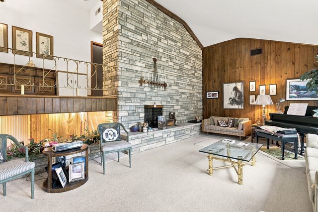 131 Valley Rd, Somerset, MA 02726
