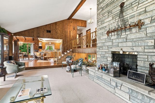 131 Valley Rd, Somerset, MA 02726