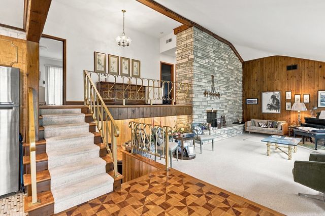 131 Valley Rd, Somerset, MA 02726