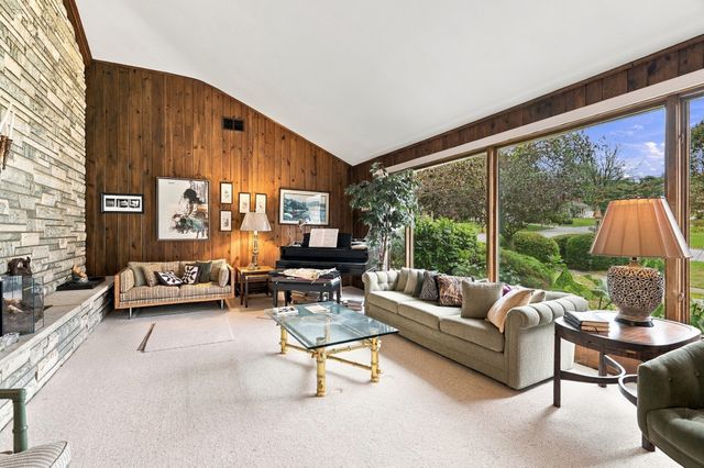 131 Valley Rd, Somerset, MA 02726