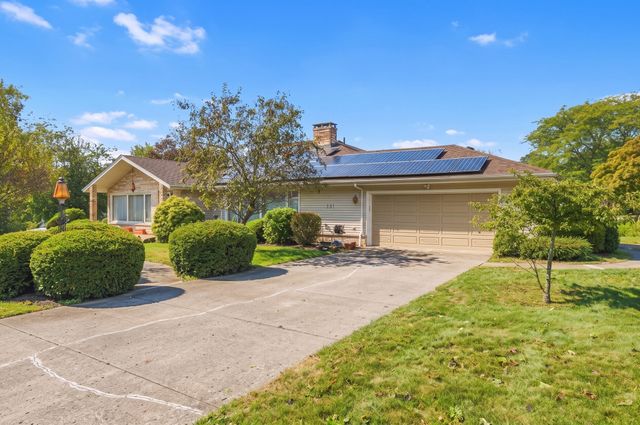 131 Valley Rd, Somerset, MA 02726