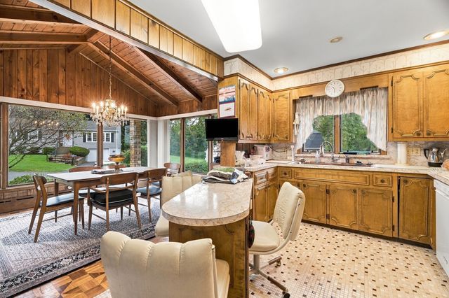 131 Valley Rd, Somerset, MA 02726