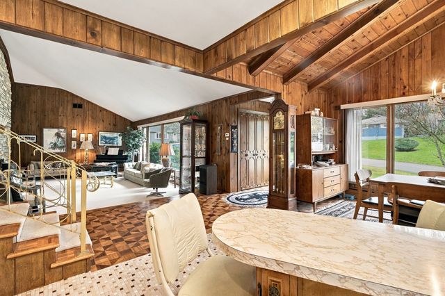 131 Valley Rd, Somerset, MA 02726