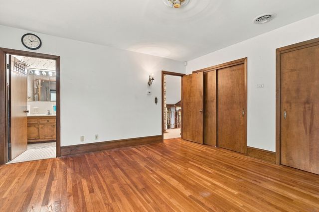 131 Valley Rd, Somerset, MA 02726