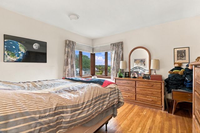 131 Valley Rd, Somerset, MA 02726