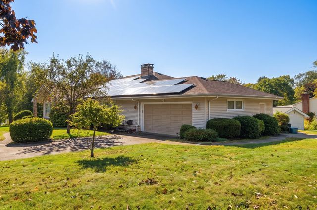 131 Valley Rd, Somerset, MA 02726