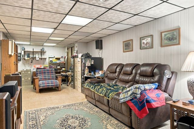 131 Valley Rd, Somerset, MA 02726