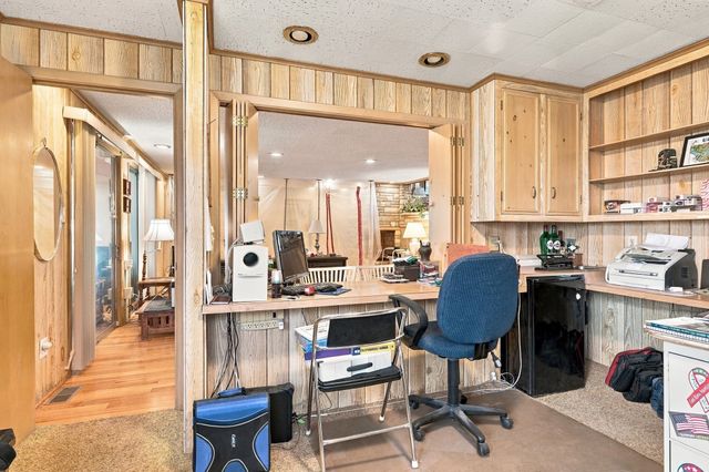 131 Valley Rd, Somerset, MA 02726