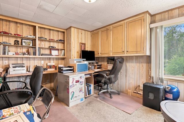 131 Valley Rd, Somerset, MA 02726