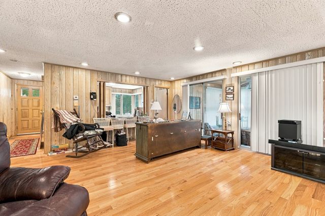 131 Valley Rd, Somerset, MA 02726