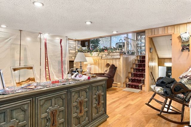 131 Valley Rd, Somerset, MA 02726