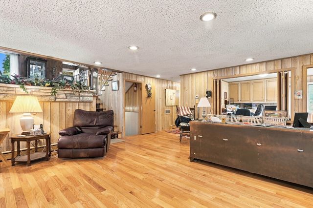 131 Valley Rd, Somerset, MA 02726