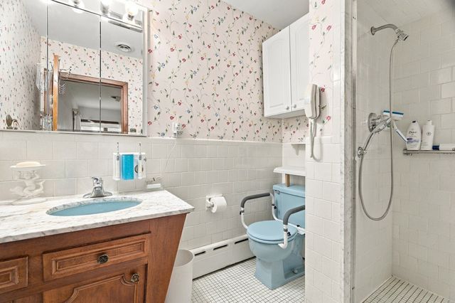 131 Valley Rd, Somerset, MA 02726