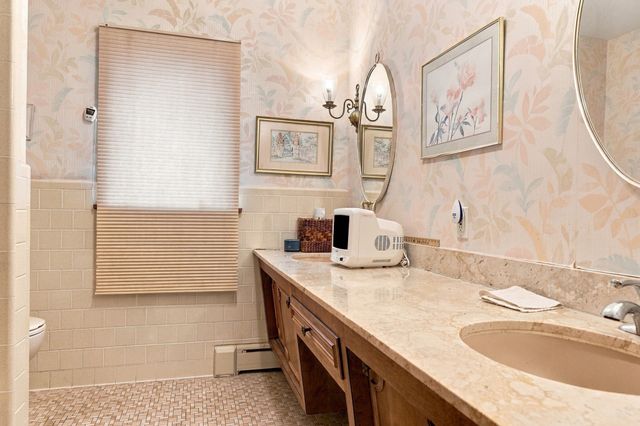 131 Valley Rd, Somerset, MA 02726