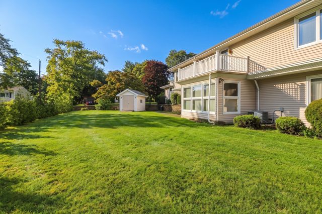 131 Valley Rd, Somerset, MA 02726