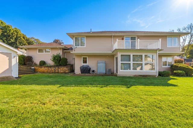 131 Valley Rd, Somerset, MA 02726