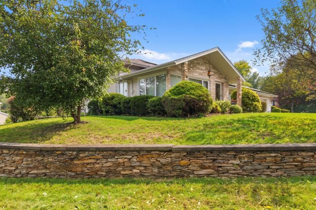 131 Valley Rd, Somerset, MA 02726