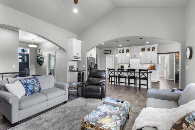W7500 CROSS COUNTRY LANE, Hortonville, WI 54944