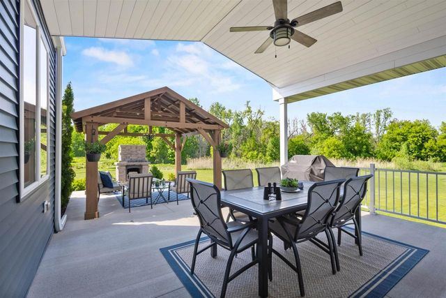 W7500 CROSS COUNTRY LANE, Hortonville, WI 54944