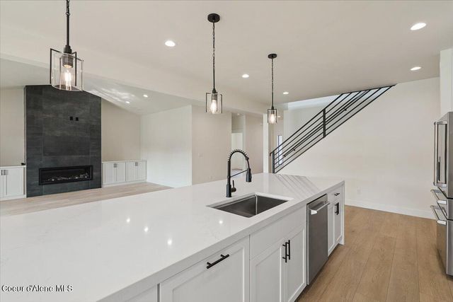 9262 N Secretariat Ln, Hayden, ID 83835