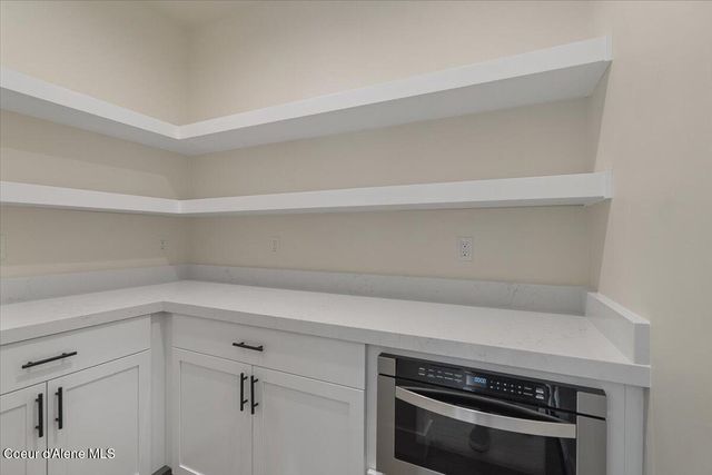 9262 N Secretariat Ln, Hayden, ID 83835