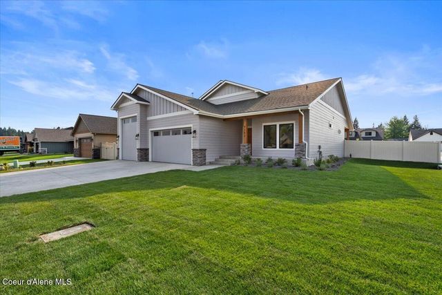 9262 N Secretariat Ln, Hayden, ID 83835