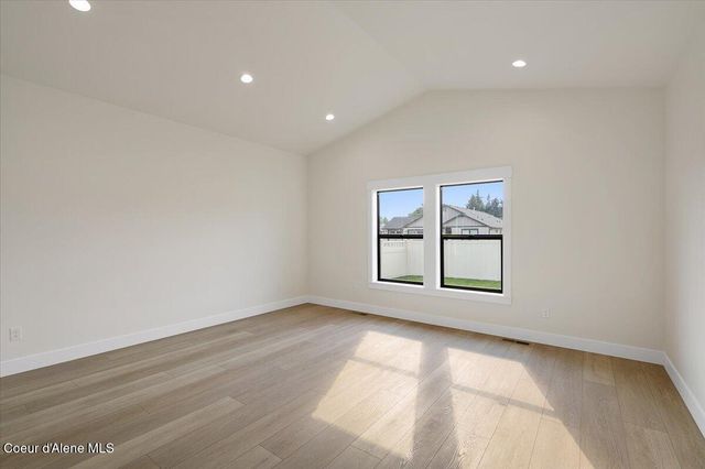 9262 N Secretariat Ln, Hayden, ID 83835