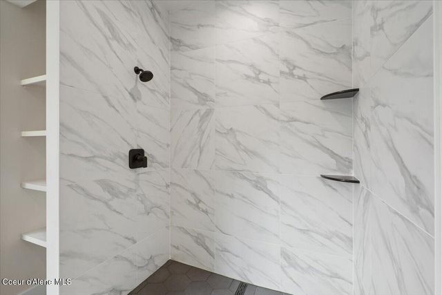 9262 N Secretariat Ln, Hayden, ID 83835