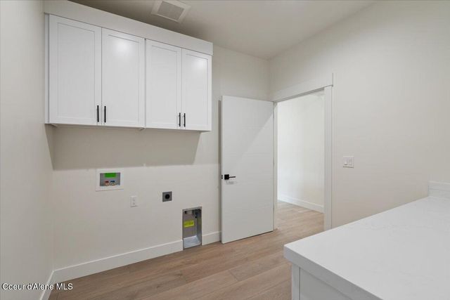 9262 N Secretariat Ln, Hayden, ID 83835