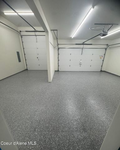 9262 N Secretariat Ln, Hayden, ID 83835