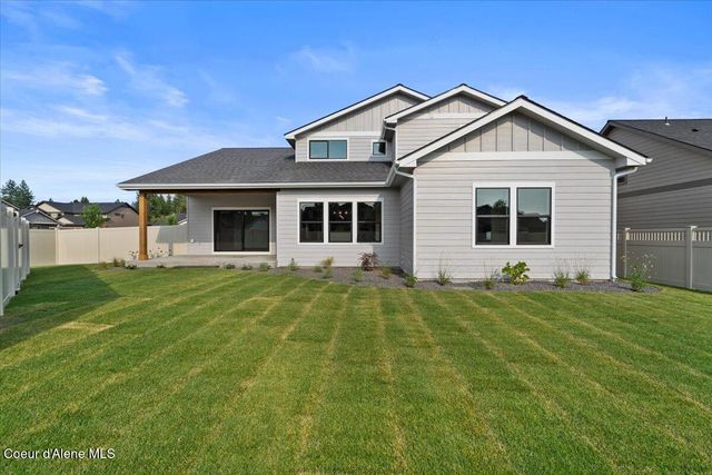 9262 N Secretariat Ln, Hayden, ID 83835