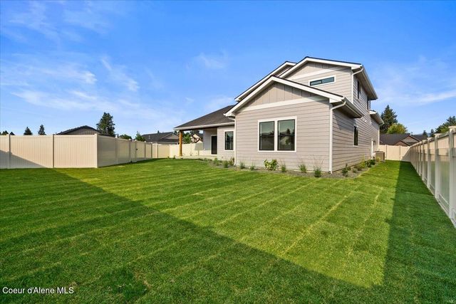 9262 N Secretariat Ln, Hayden, ID 83835