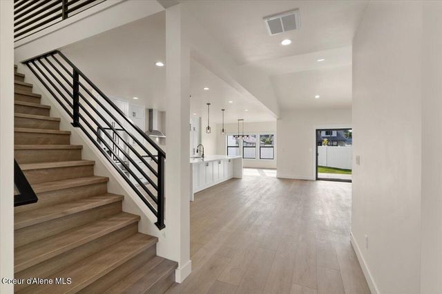 9262 N Secretariat Ln, Hayden, ID 83835