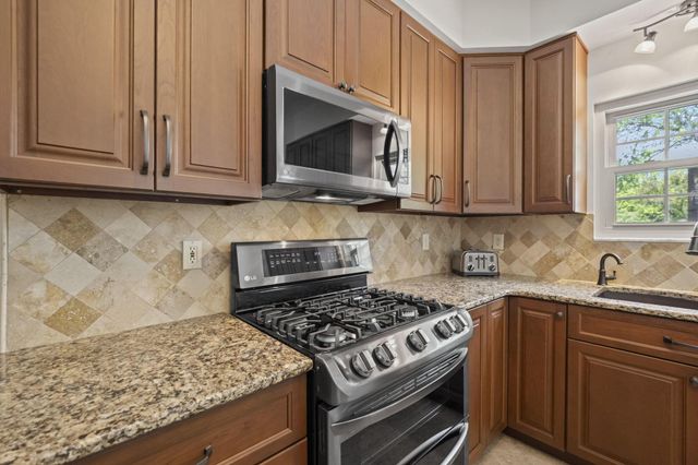 2458 Hickorybend Court, Grove City, OH 43123