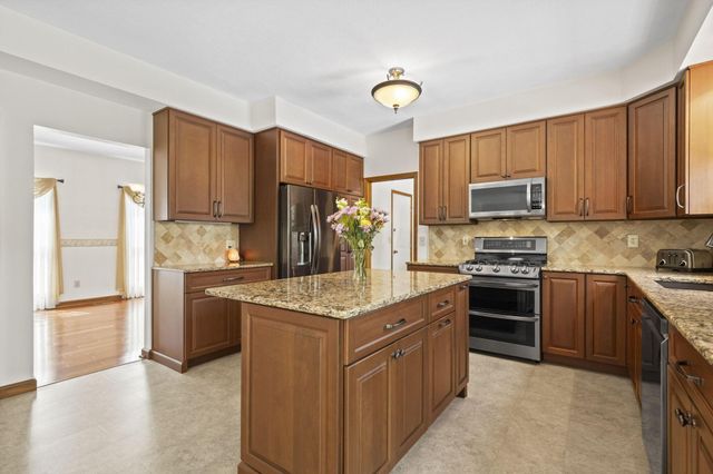 2458 Hickorybend Court, Grove City, OH 43123
