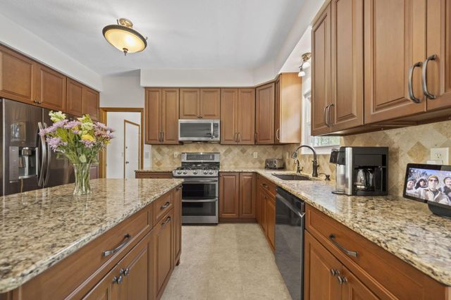 2458 Hickorybend Court, Grove City, OH 43123