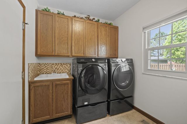 2458 Hickorybend Court, Grove City, OH 43123
