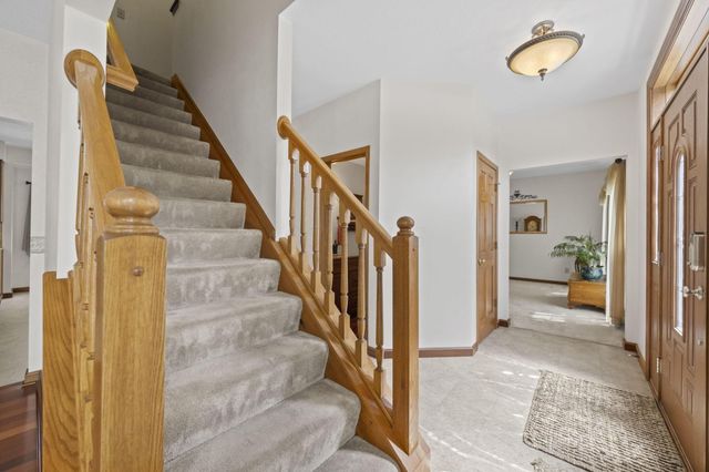 2458 Hickorybend Court, Grove City, OH 43123