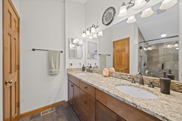 2458 Hickorybend Court, Grove City, OH 43123
