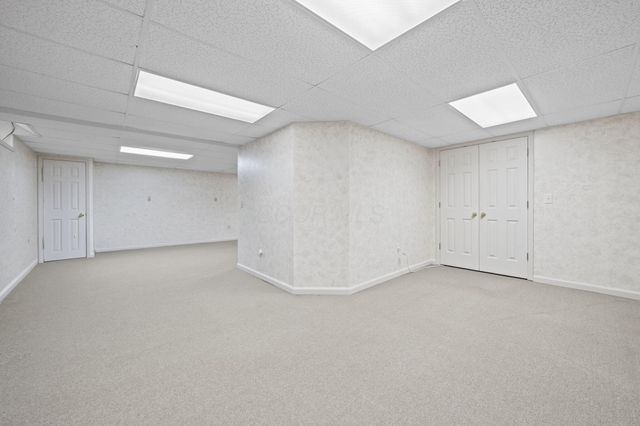 2458 Hickorybend Court, Grove City, OH 43123