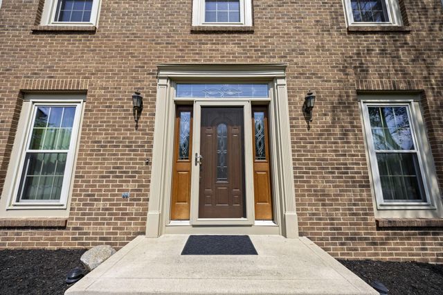 2458 Hickorybend Court, Grove City, OH 43123