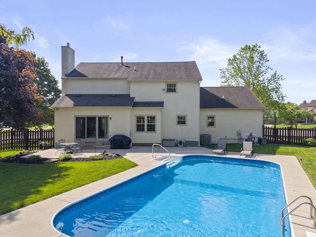 2458 Hickorybend Court, Grove City, OH 43123
